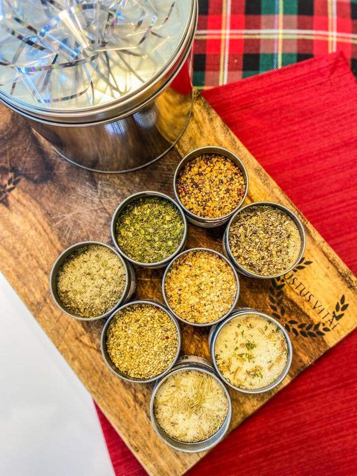 https://www.gustusvitae.com/cdn/shop/products/deluxe-home-chef-flavor-kit-8-gourmet-seasonings-salts-in-a-handsome-gift-tin-gustus-vitae-collections-gift-sets-gustus-vitae-275869_1024x1024@2x.jpg?v=1623377719